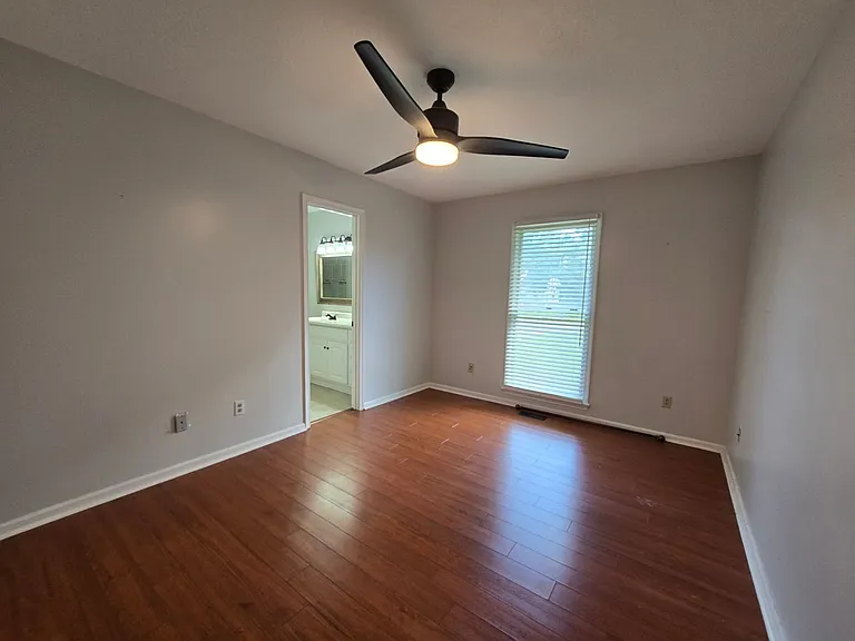 109 Stacie Dr — Photo 6