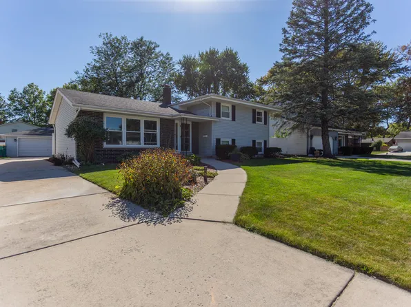 1748 Holly Ln, Munster, IN 46321