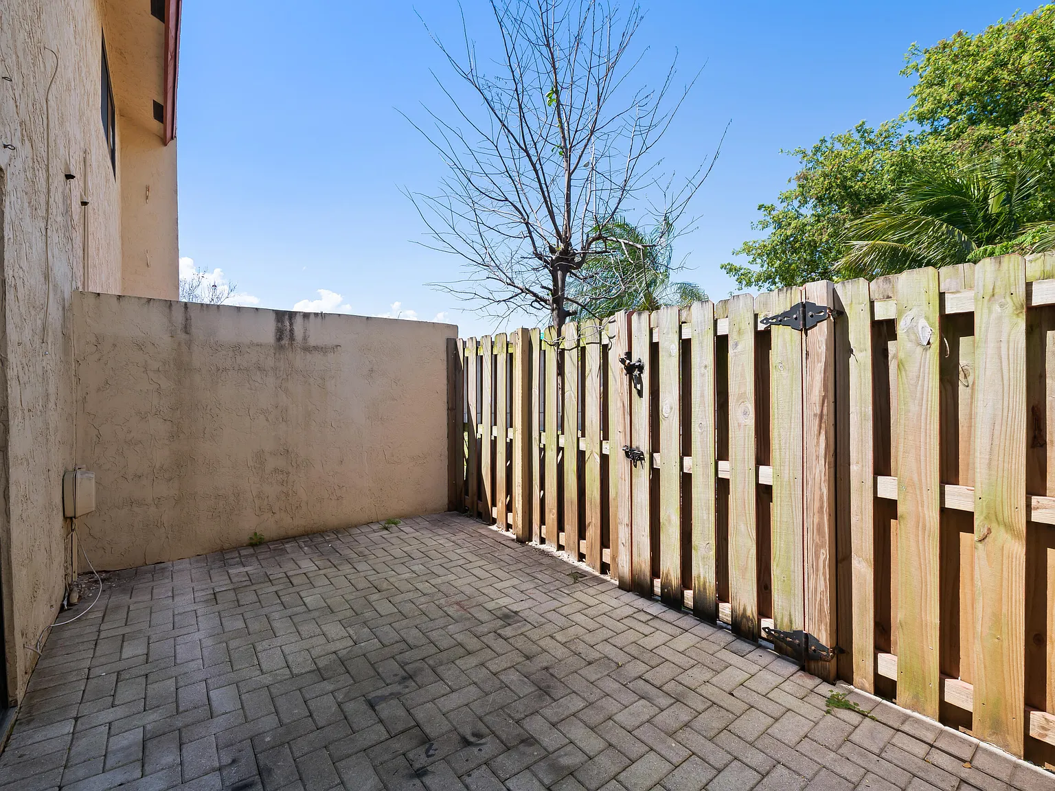 2 bed, 1.5 bath, 1020 sqft, $2,200 — Photo 4