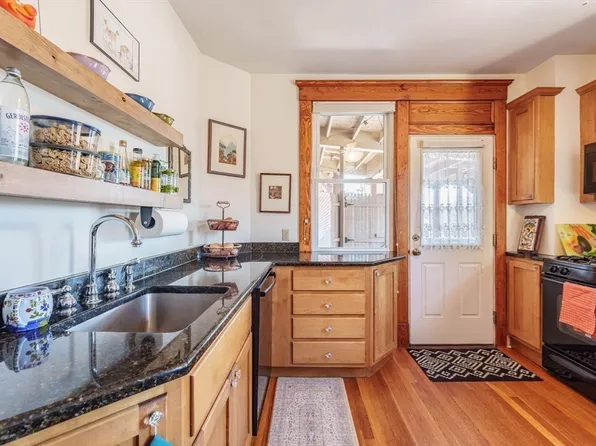 55 South St APT 7, Northampton, MA 01060