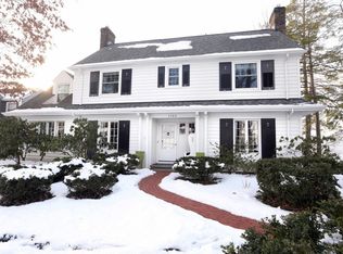 1100 Forest Rd, Lakewood, OH 44107