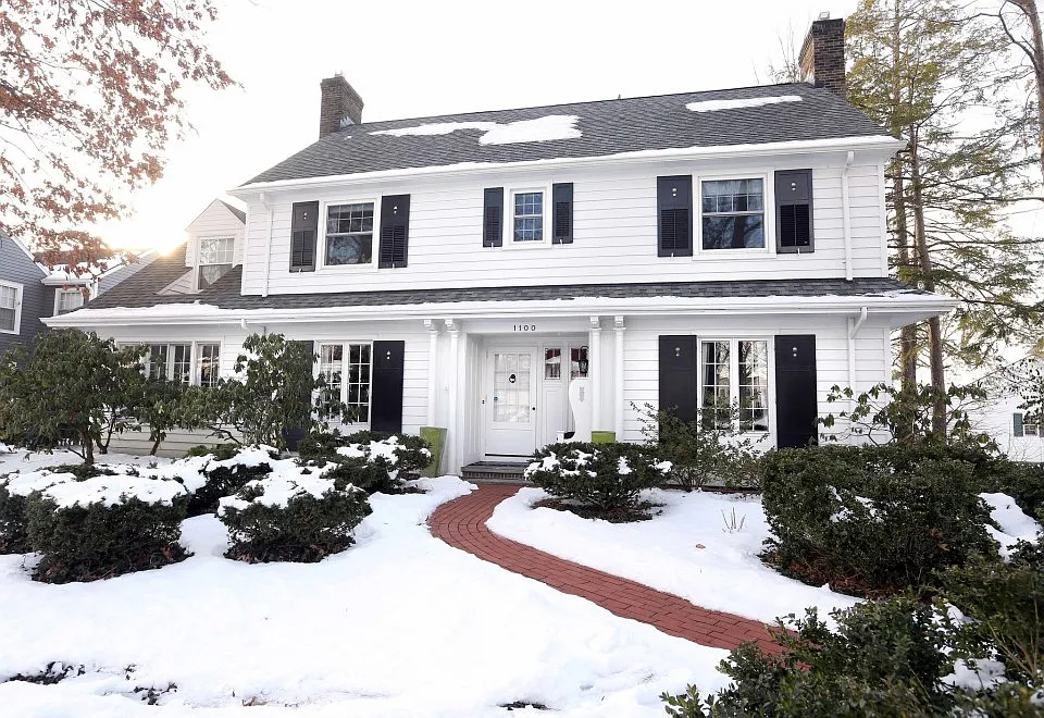 1100 Forest Rd photo 1