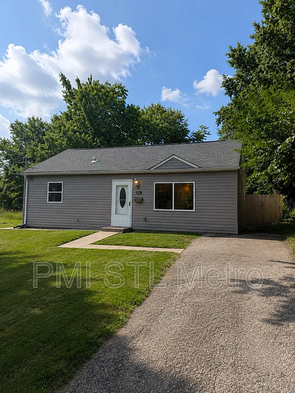 3 bed, 1.0 bath, 875 sqft, $1,495 — Photo 1