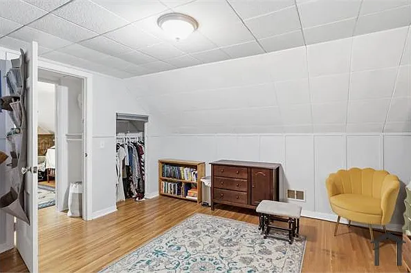3 bed, 1080 sqft, $2,300 — Photo 2