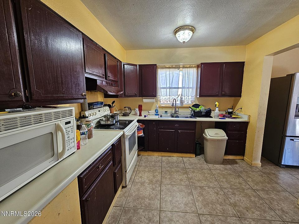 1st image of 921 Oxford Ave