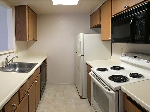 Large, spacious kitchen with all electric and energy efficie