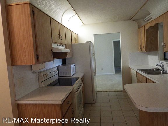 2nd image of 889 SE Streamlet Ave