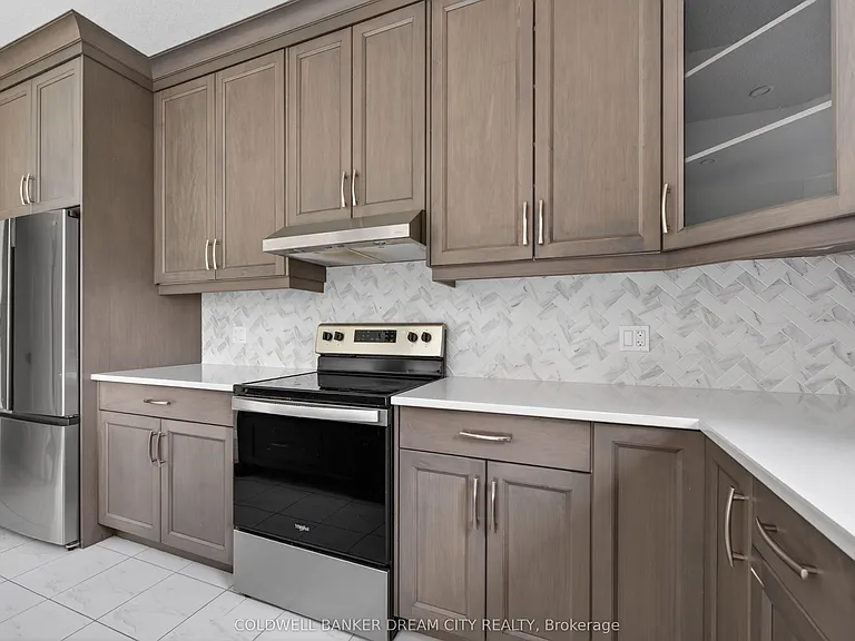 98 Livingston Dr — Photo 15