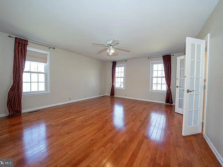 1099 Armstrong Ct — Photo 20