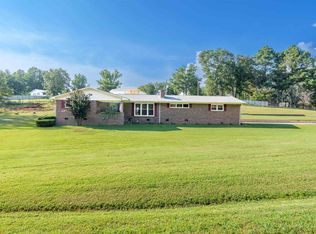 203 Cedar Ln, Killen, AL 35645
