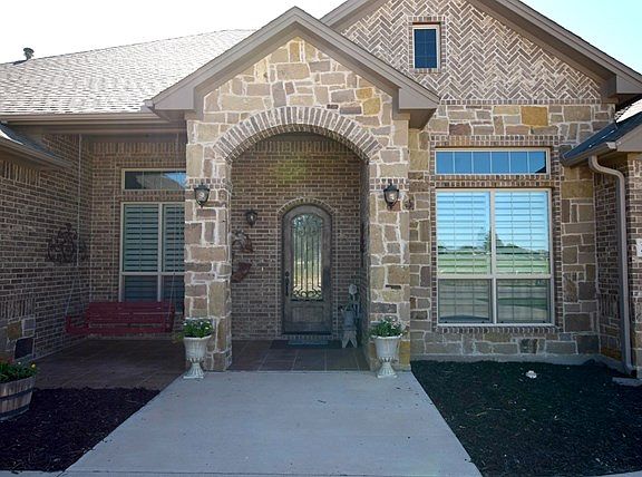 2nd image of 3204 San Saba Dr