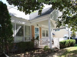 5841 Lakecrest Dr, Lake View, NY 14085