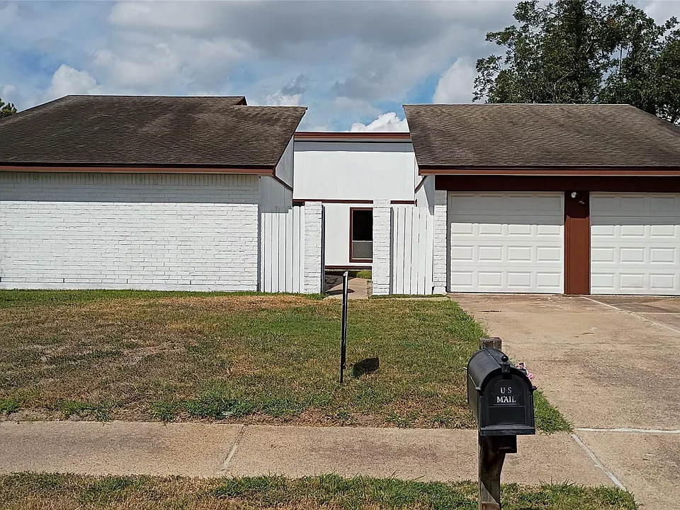 11311 Angelique Dr