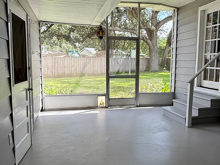 1529 Iowa Pl — Photo 11