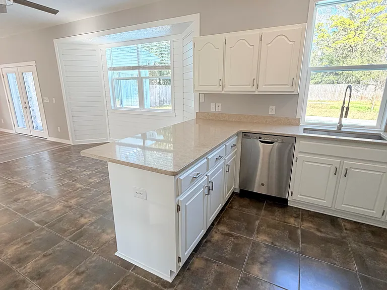 123 Seabreeze Cir — Photo 90