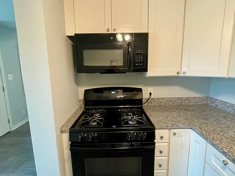 2367 Carnation Dr — Photo 6