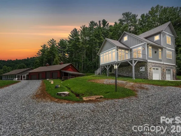 326 Golden Valley Dr, Hendersonville, NC 28792