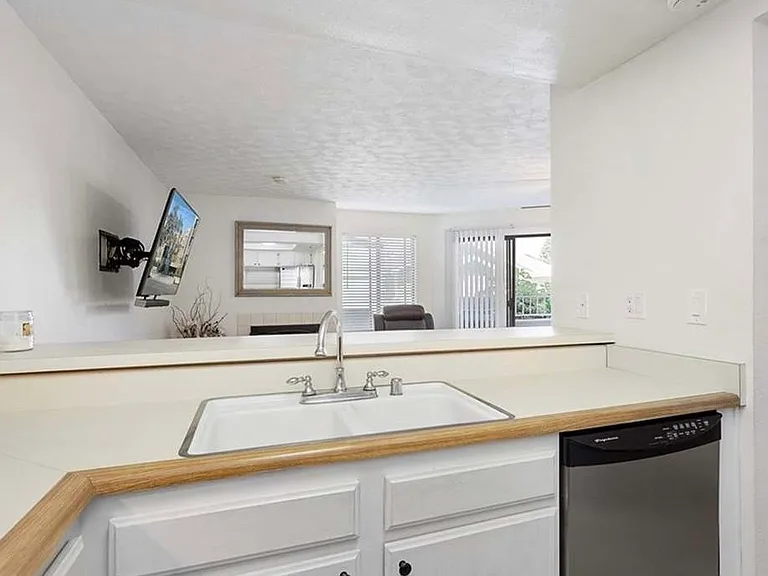 550 Orange Ave #120 — Photo 4