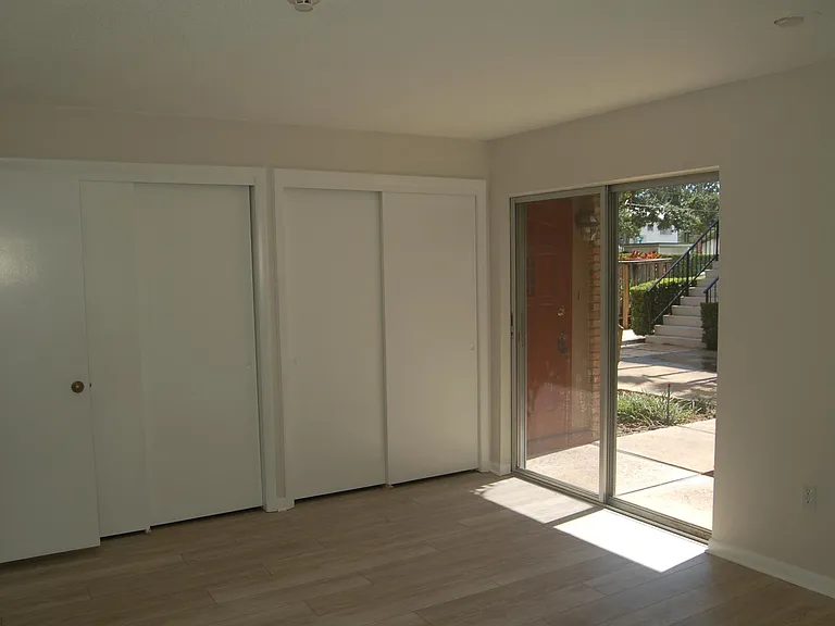 1920 Woodcrest Dr #13 — Photo 14