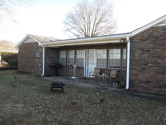 3rd image of 514 Wintergreen St