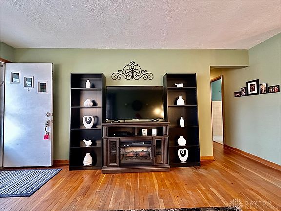 5th image of 571 Brookwood Ave