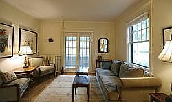 Graciuos and birght living room