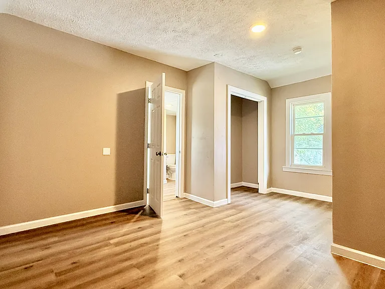 62 21st St NW — Photo 9