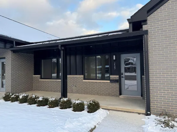 2543 Biddle Ave, Wyandotte, MI 48192
