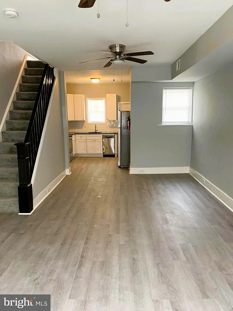3 bed, 1000 sqft, $1,700 — Photo 3