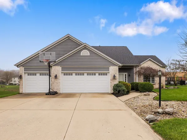 2312 Laforge Ln, Auburn, IN 46706