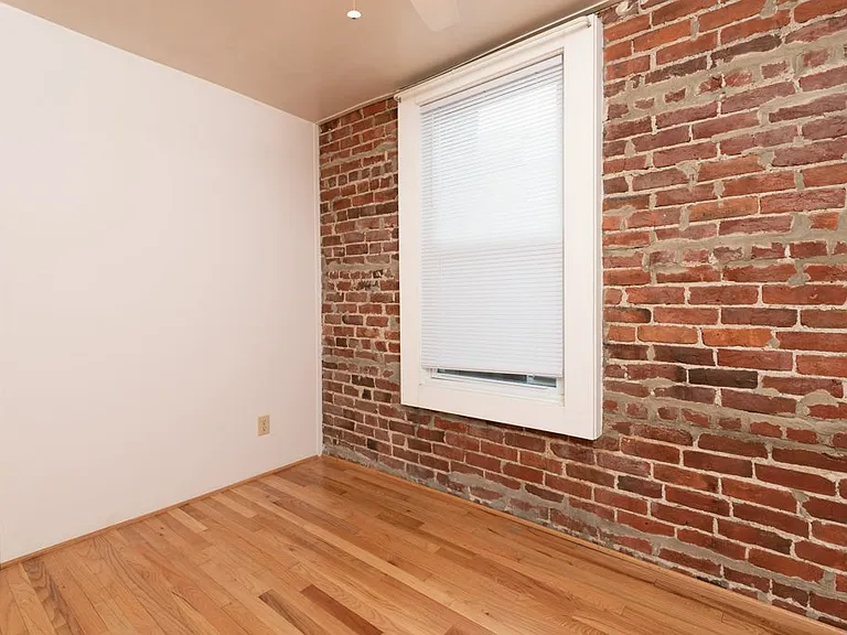 1239 W Cary St #2 — Photo 15