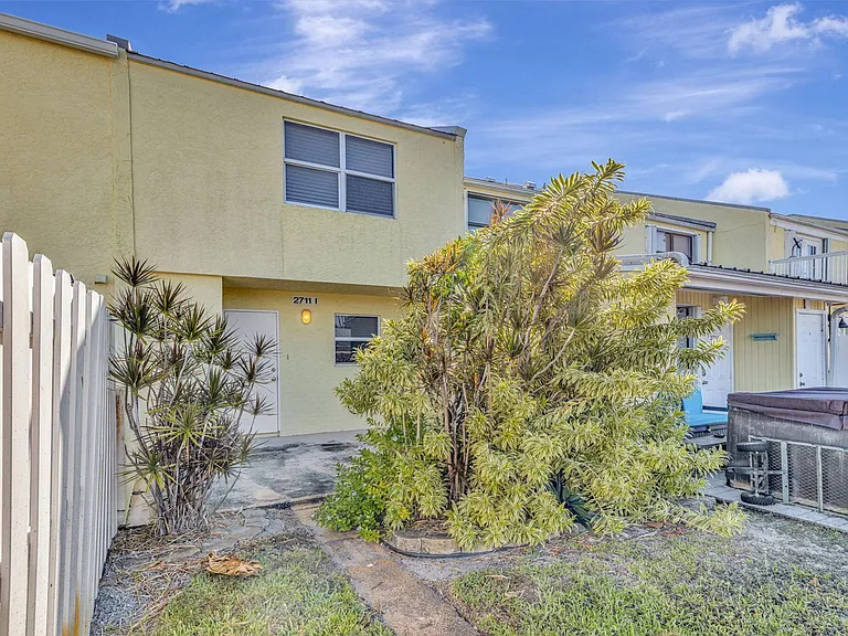 2711 N Highway A1A #I — Photo 10
