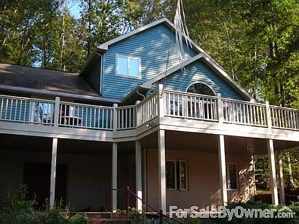 Front view house faces the lake