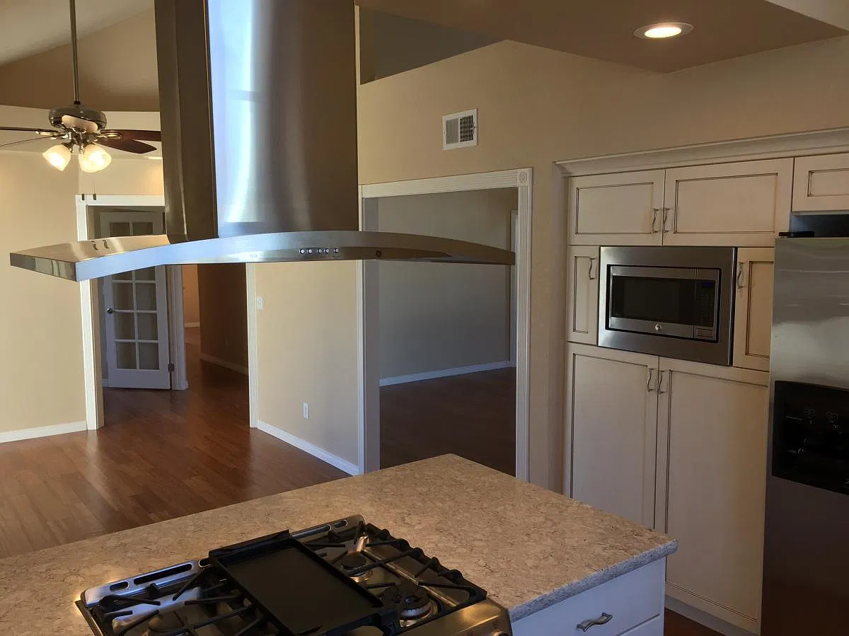 4 bed, 2001 sqft, $4,400 — Photo 2