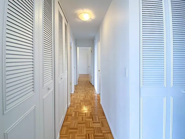 935 Marine Dr — Photo 17