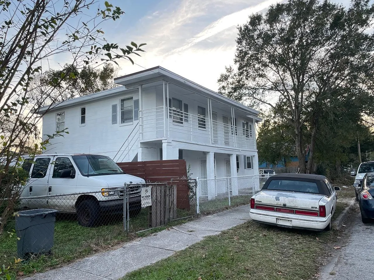 Building Photo - 1332 W 21st St #3