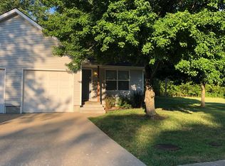 700 SE Cottage Ct #A/B, Lees Summit, MO 64063