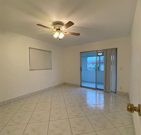 3rd image of 557 Saxony Dr #L
