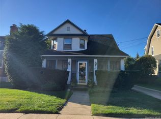 72 Sherman St, Lynbrook, NY 11563