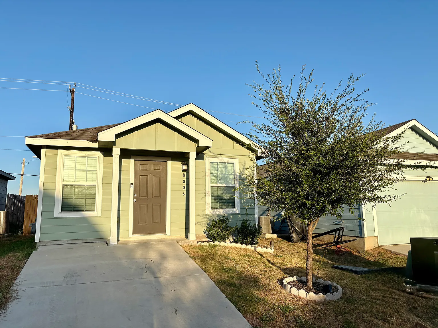 3 bed, 1007 sqft, $1,550 — Photo 1
