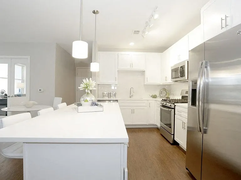 Kitchen - 1 Bedroom + Den (Unit B)