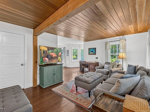 5th image of 693 Amwell Rd