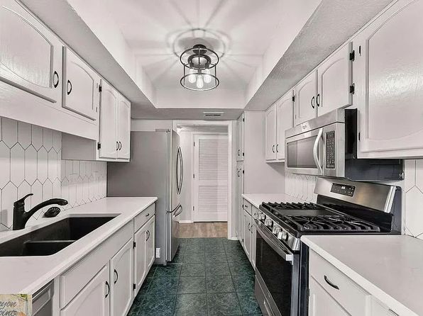 1115 Canyon Point Cir