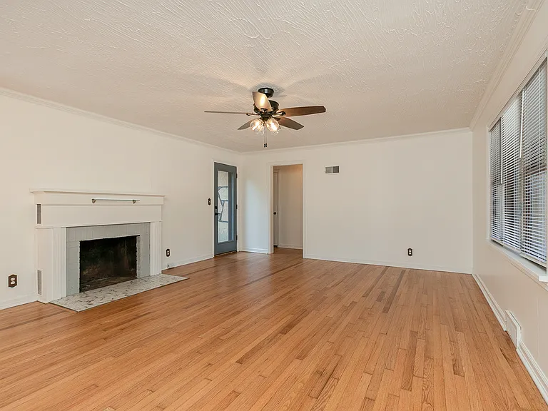 1504 S Rogers Ave — Photo 9