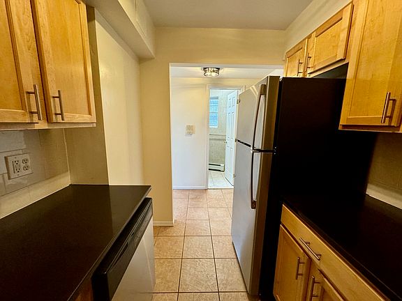 2nd image of 2311 37th St APT 4R