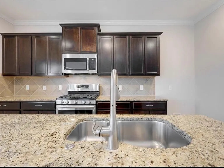 528 Rancho Verde Dr — Photo 6
