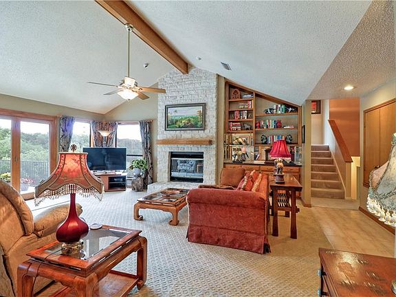 2nd image of 9404 Rolling Oaks Trl