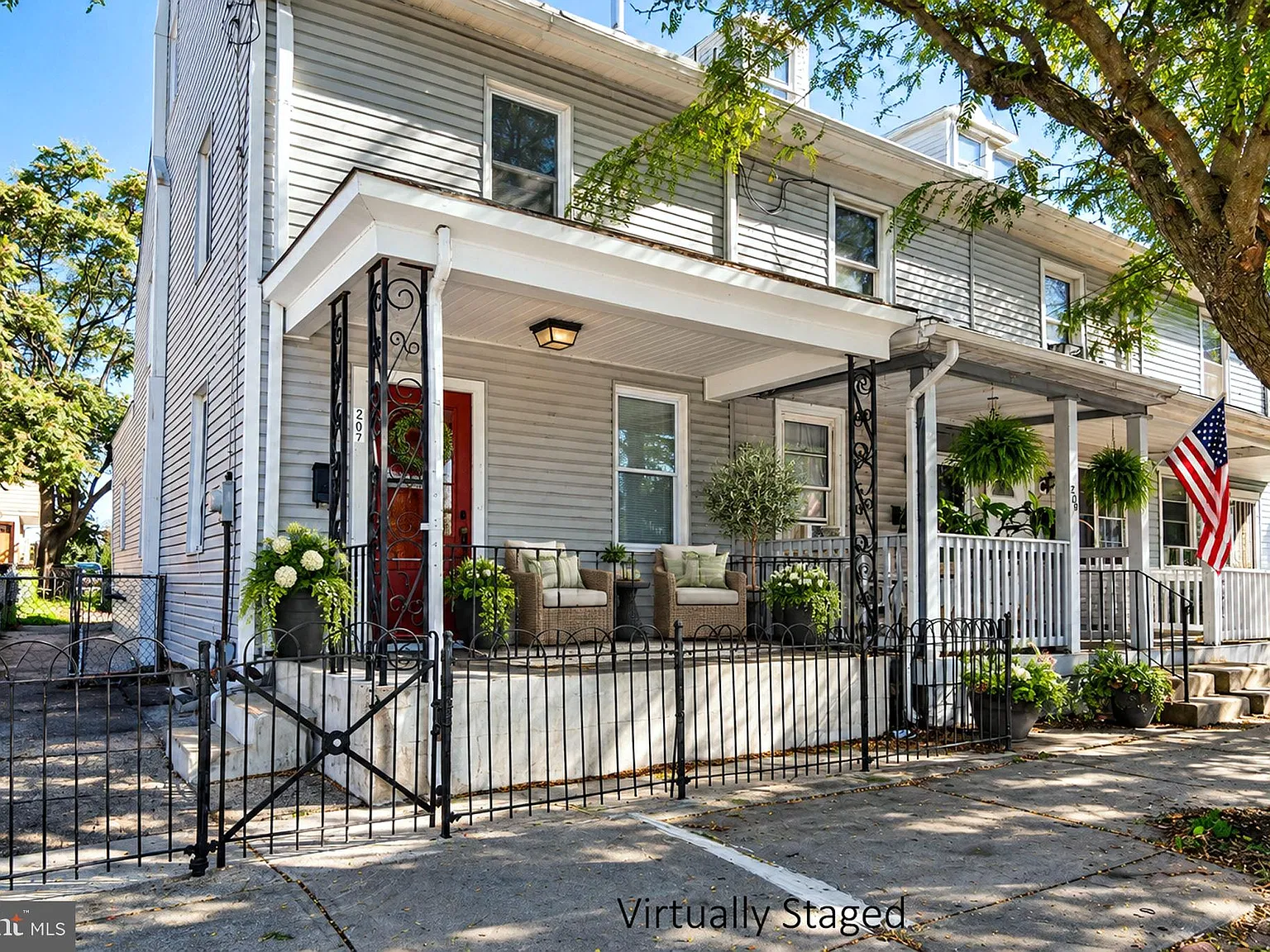 3 bed, 1.0 bath, 962 sqft, $1,950 — Photo 3