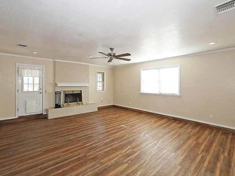 2905 Salem Dr — Photo 5