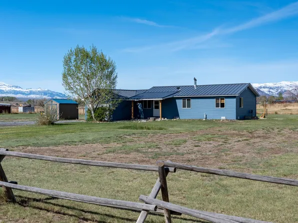 21 Sunburst Dr, Cody, WY 82414